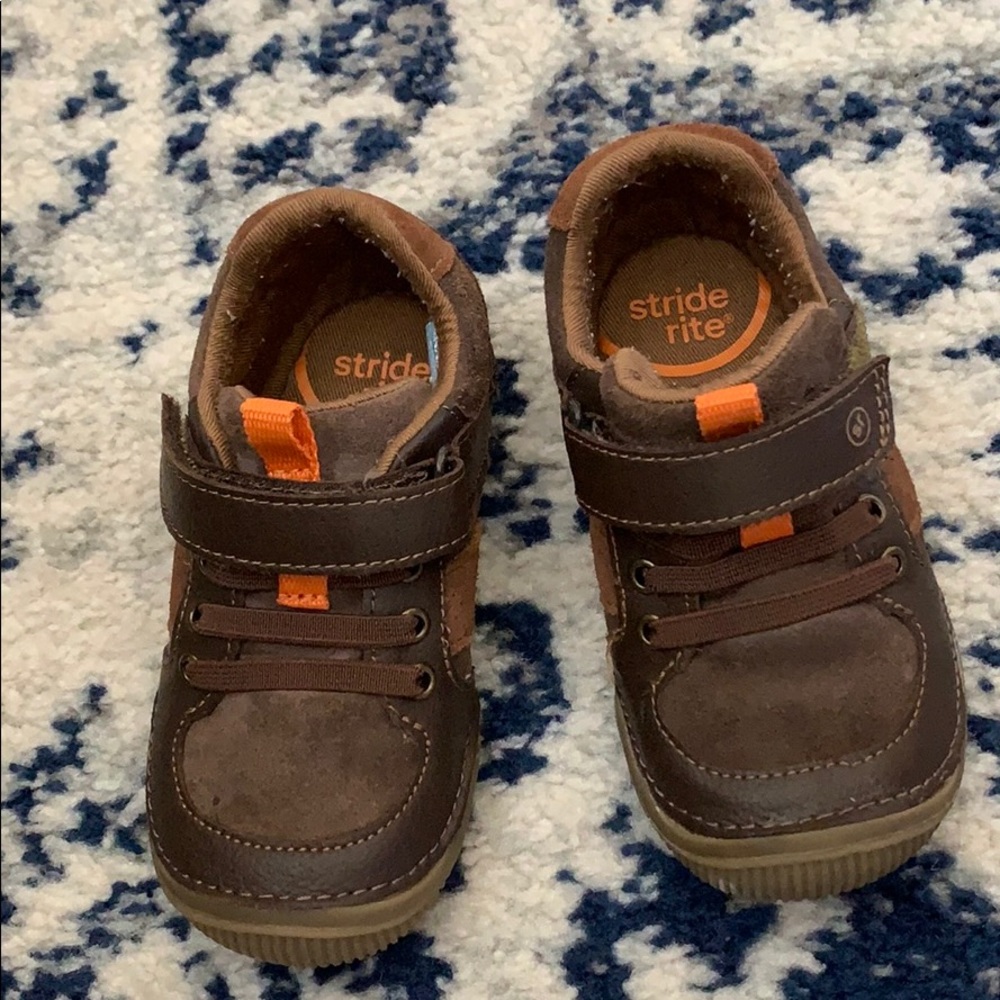 Boys shoes